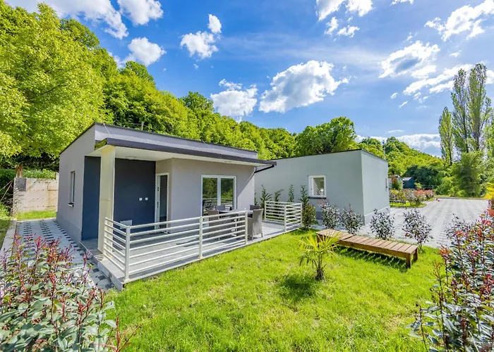 Yanka 4 Houses