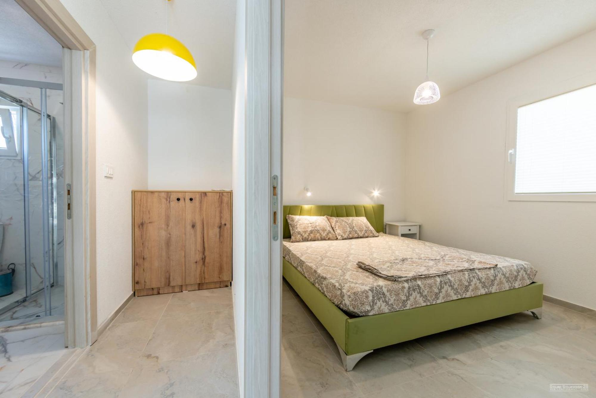 Yanka 4 * Ljubaništa